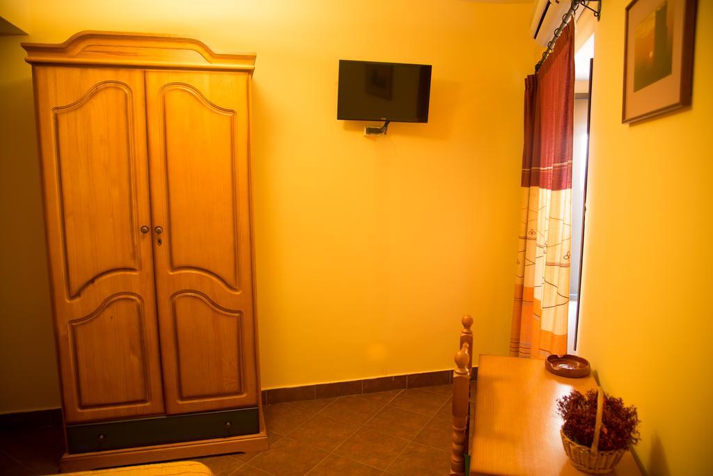 טרוחיו Hostal Hueso מראה חיצוני תמונה