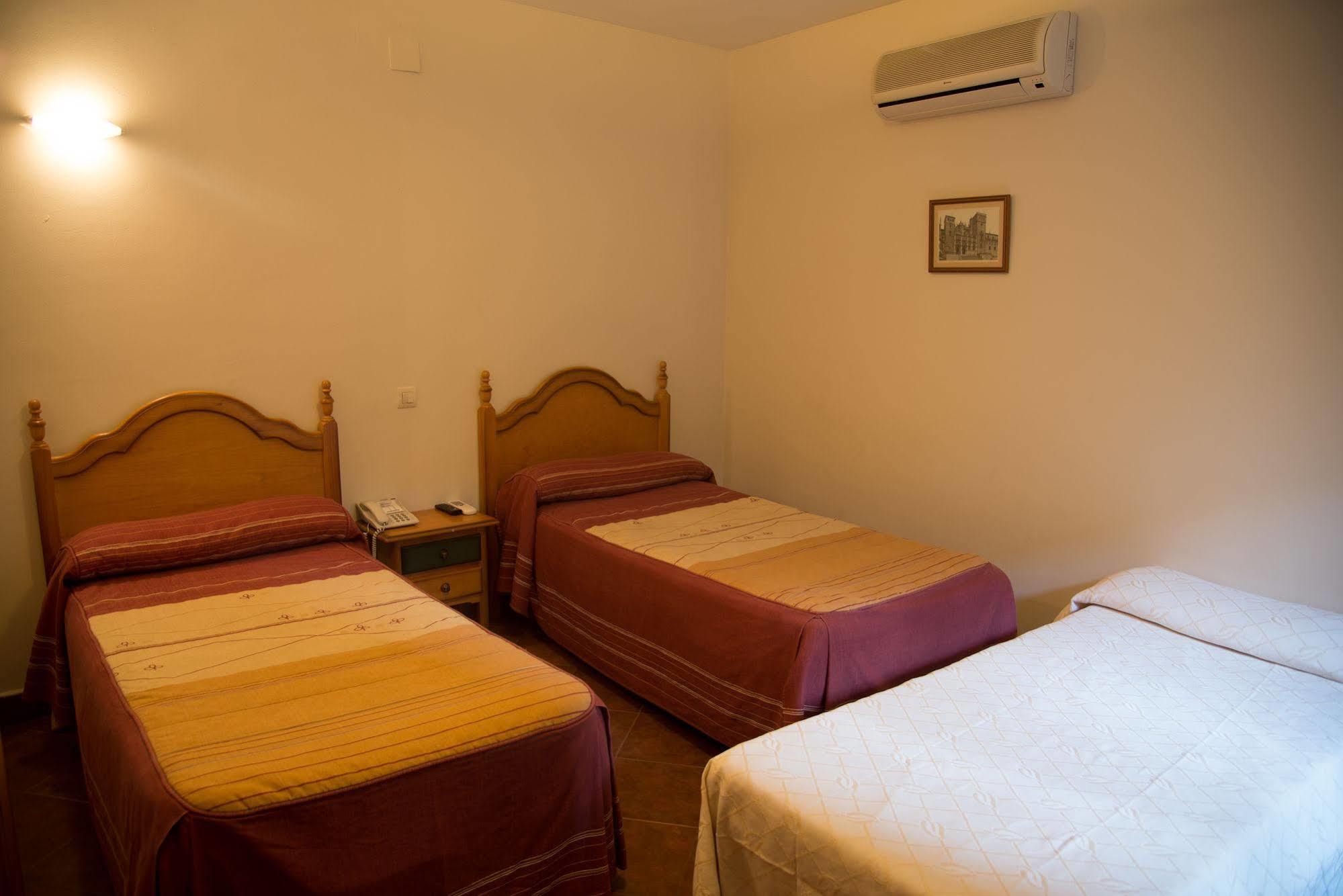 טרוחיו Hostal Hueso מראה חיצוני תמונה