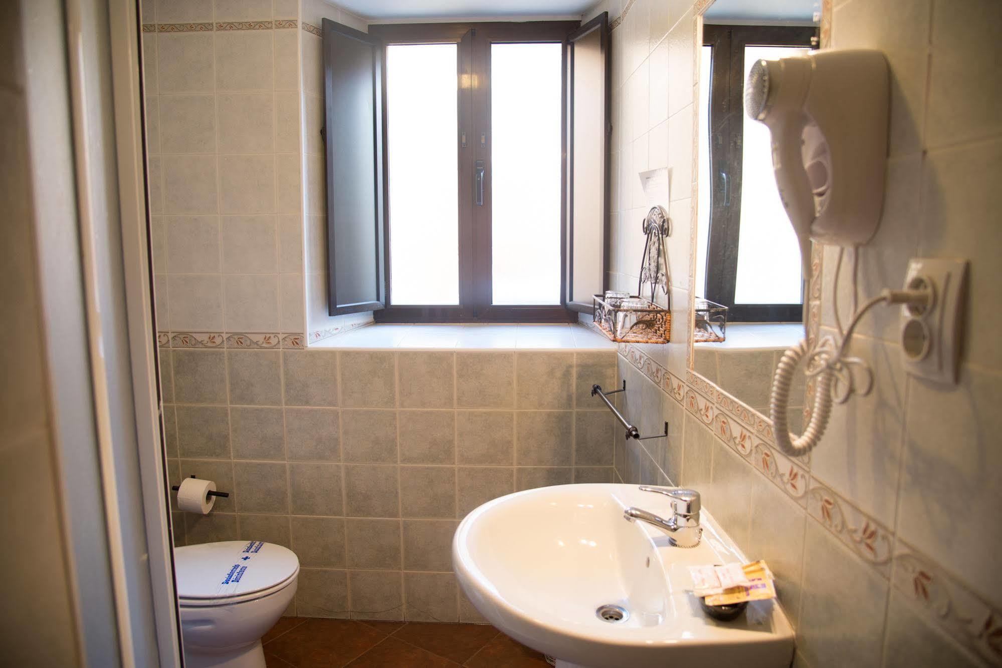 טרוחיו Hostal Hueso מראה חיצוני תמונה