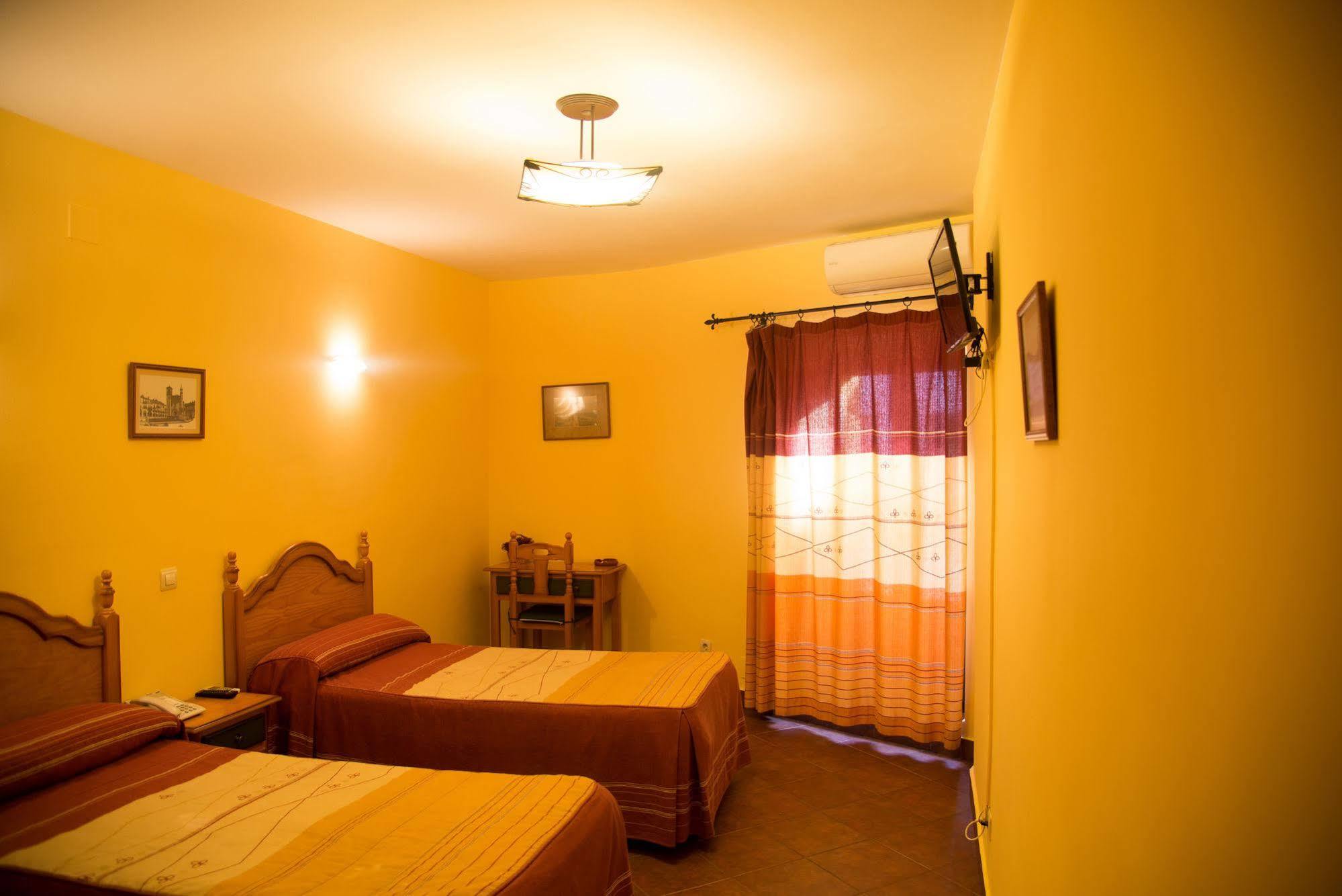 טרוחיו Hostal Hueso מראה חיצוני תמונה